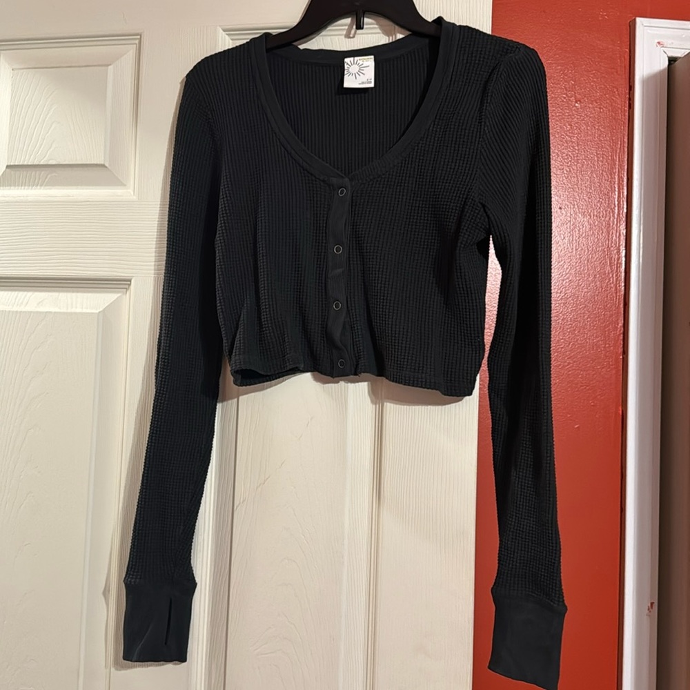 Crop OFFLINE waffle top w/thumb holes